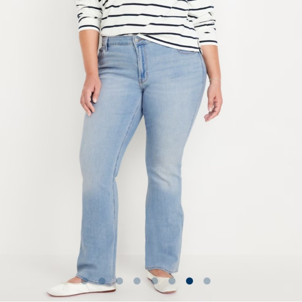 NWOT Never worn Light wash Old Navy Women's Boot cut Jeans size 20